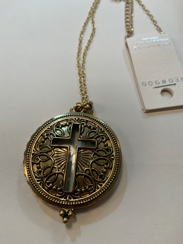 Magnifying glass necklace