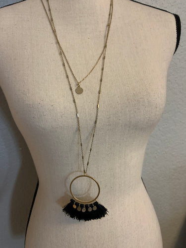 Tassel necklace with black and extra chain