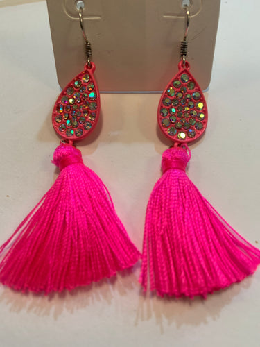 Pink tassel necklace