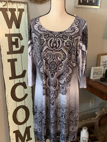 Dress 3/4 printed with sequin  yoke detail