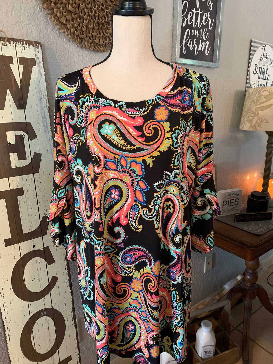 Top 3/4 sleeves black background with paisley