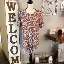 Load image into Gallery viewer, Leopard top with fringe