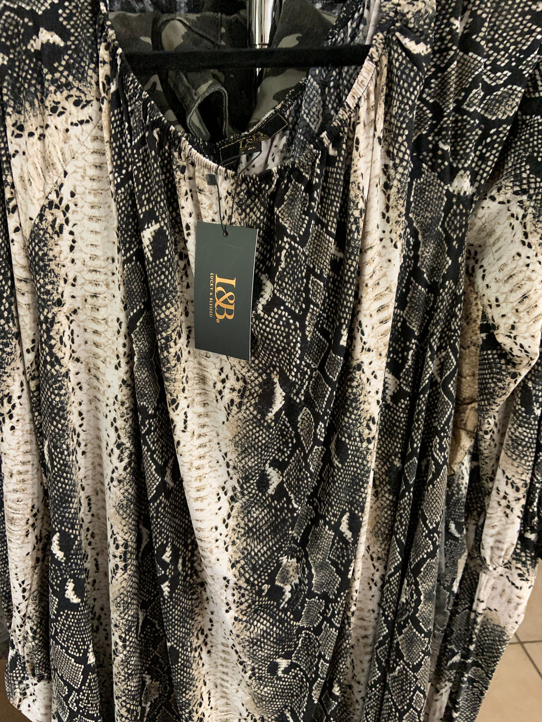 Snakeskin dress with Ty sleeves