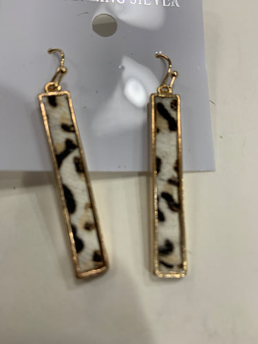 Snow cheetah long earrings fury