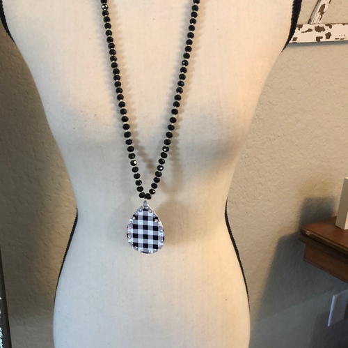B/w plaid necklace