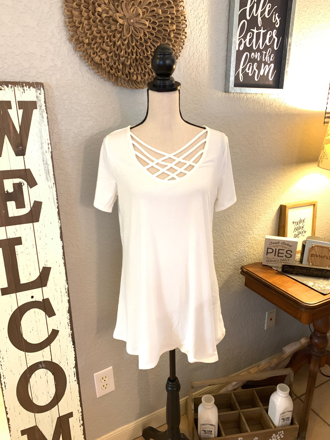 White crisscross short sleeve top