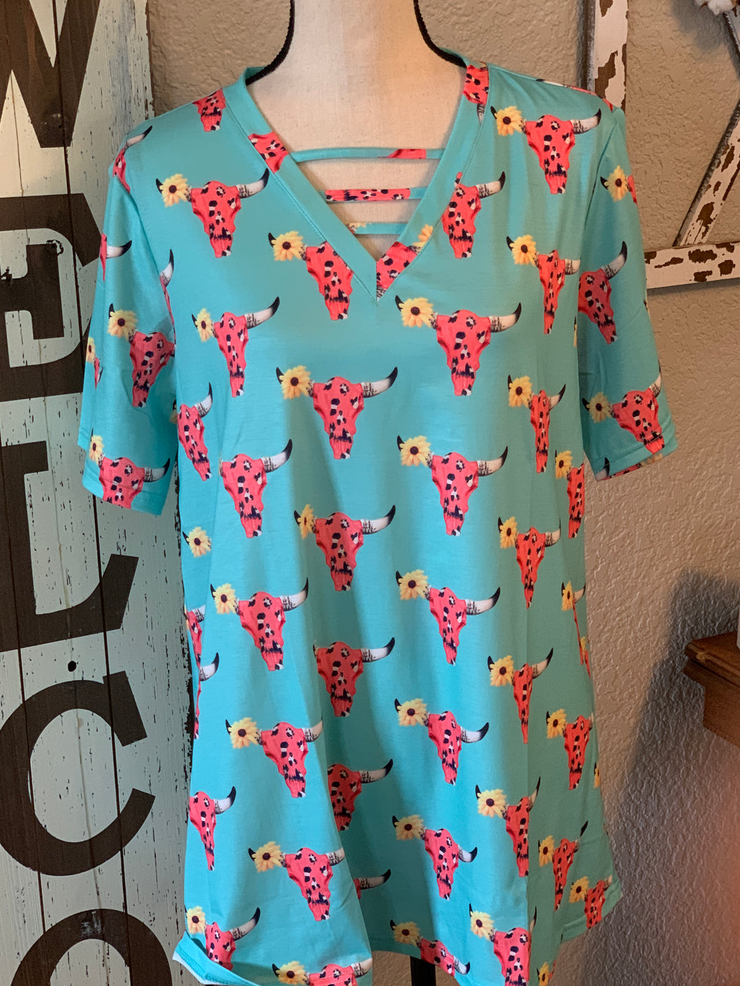 V neck bull/sunflower top