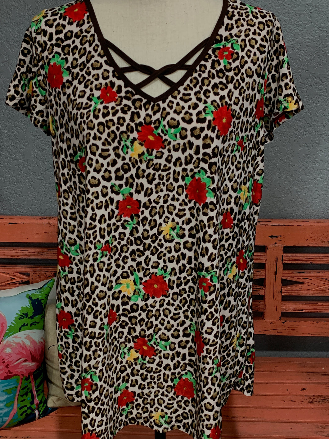 Top cheetah with floral print