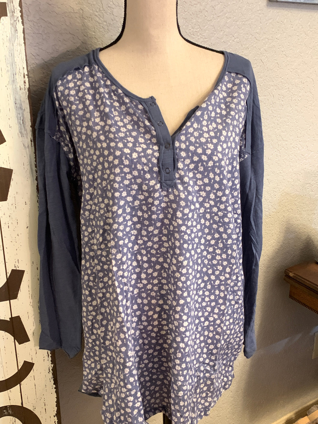 Top hi lo floral slate blue