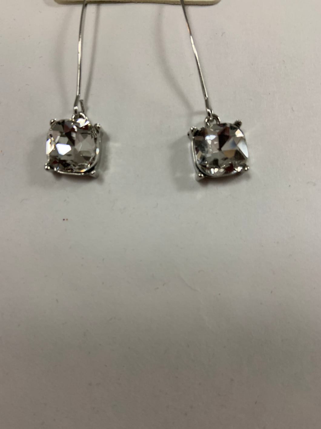 Clear silver thread of earrings
