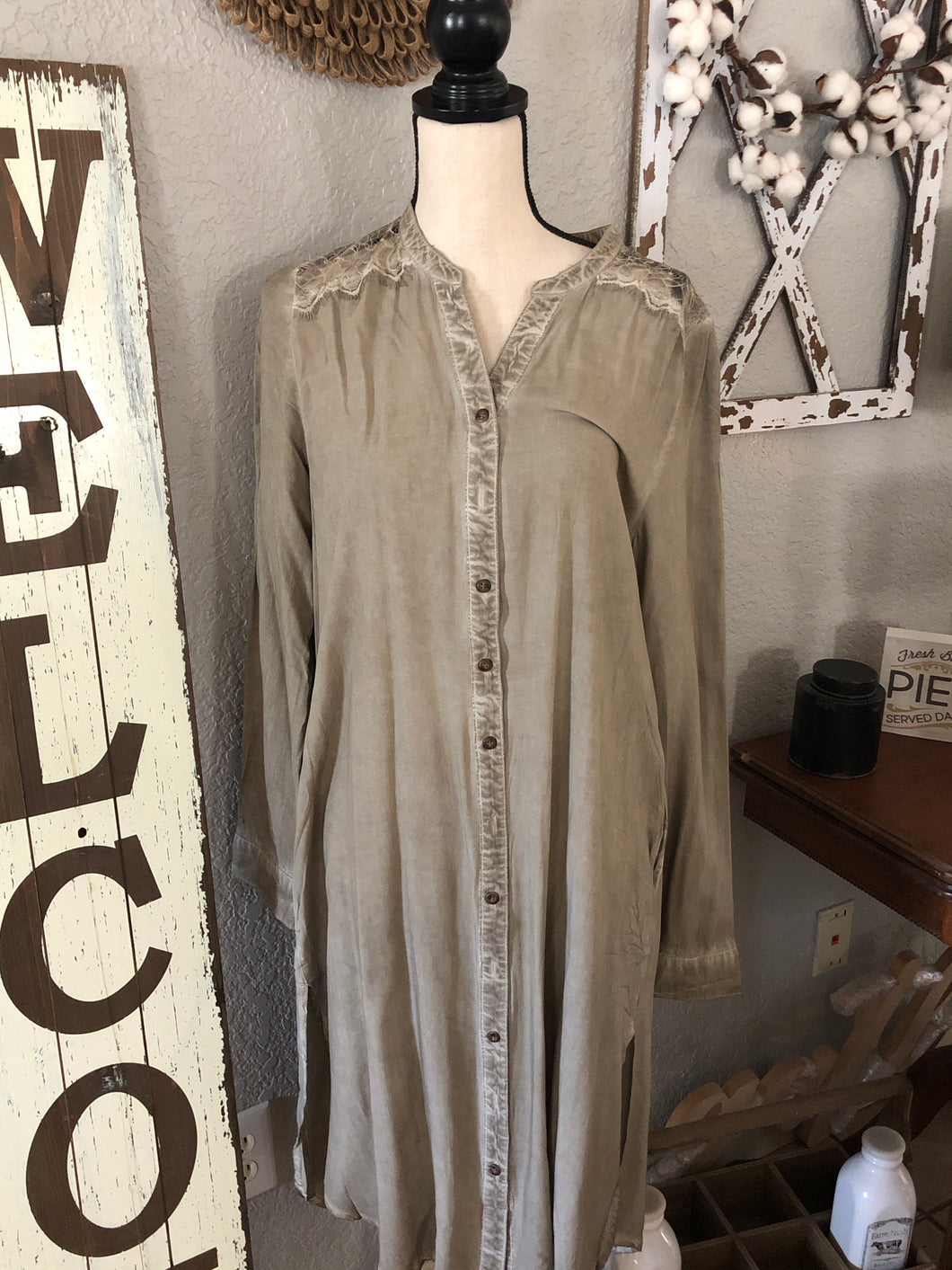 Acid wash t dress with shoulder lace Lt olive