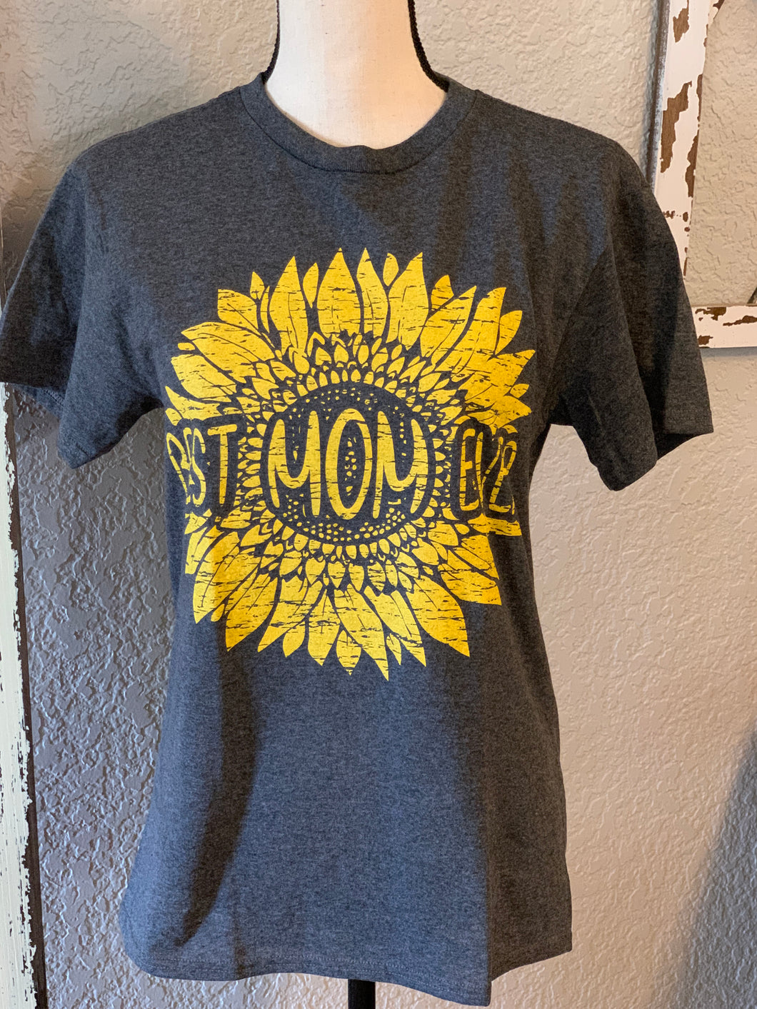 Best mom ever graphic tee