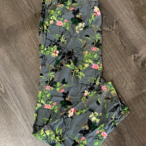 092 Gray floral with pink flowers