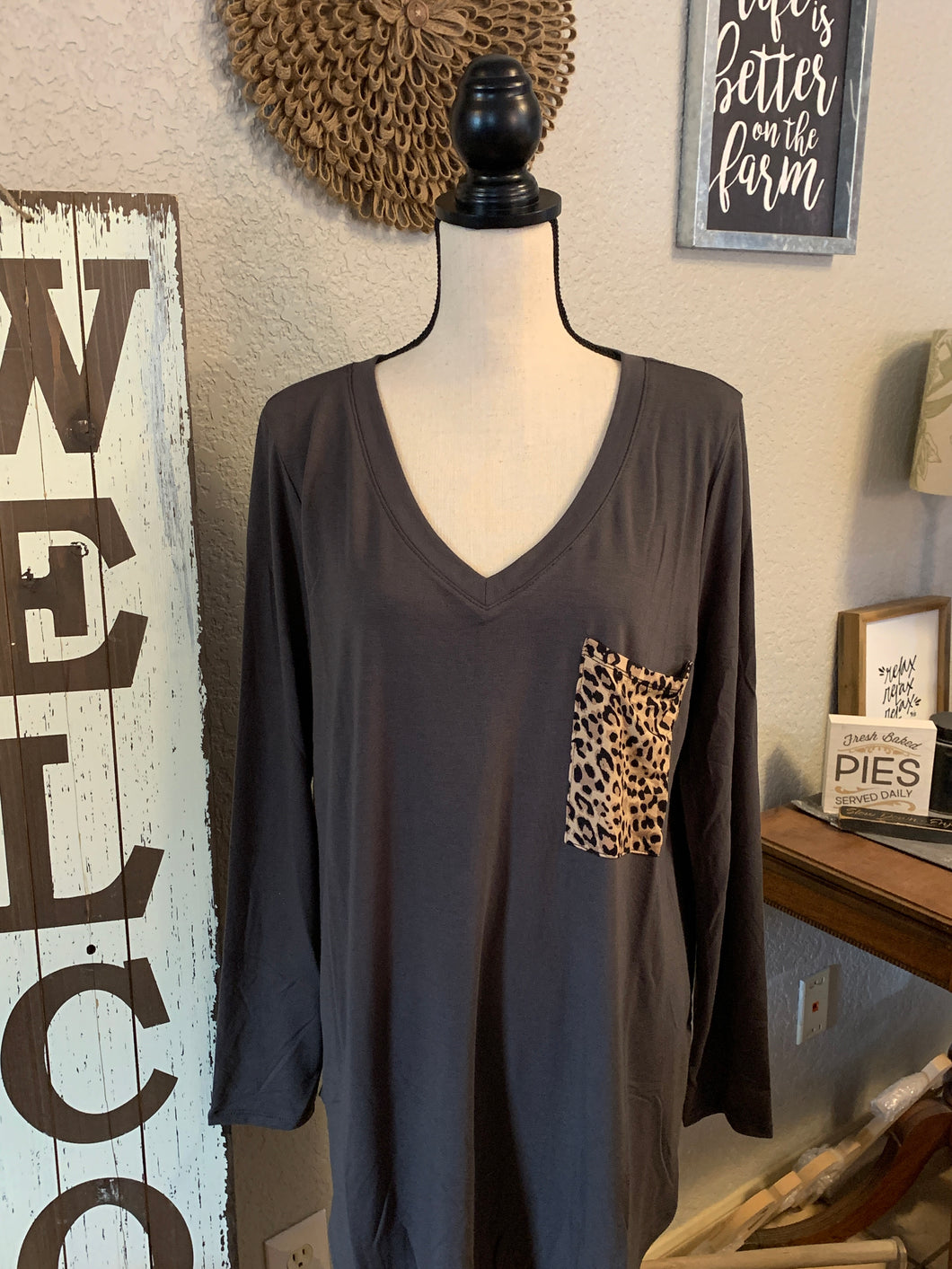 Top ash grey with cheetah pocket