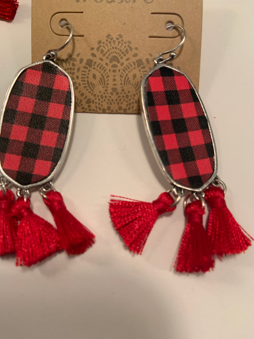 Plaid with tassel