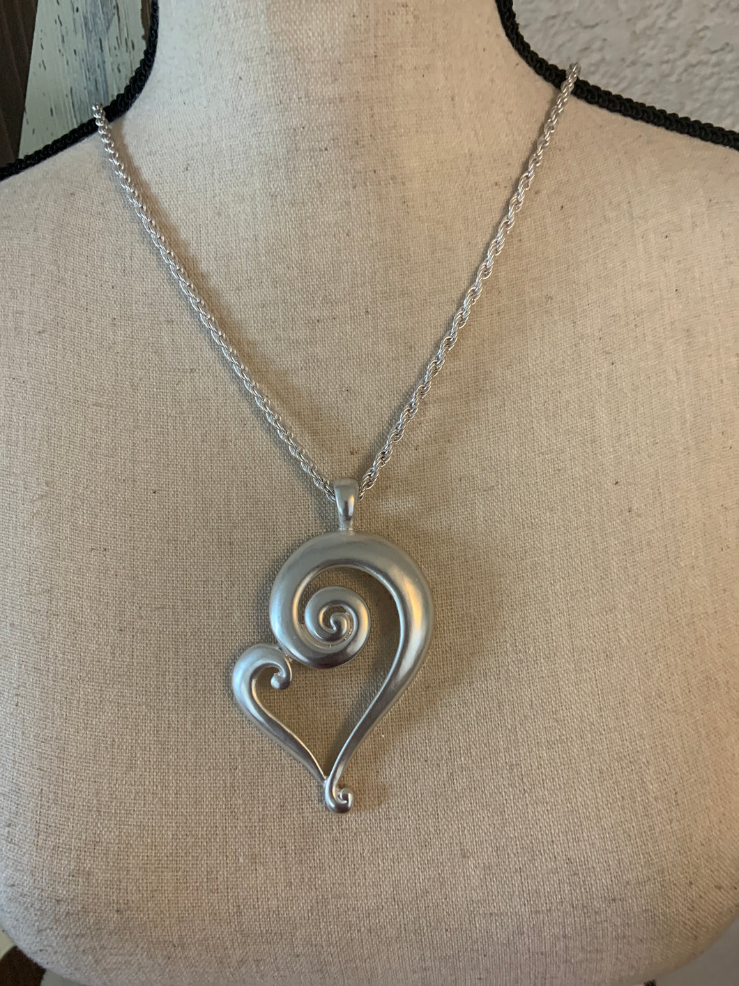 Metal sideways heart necklace