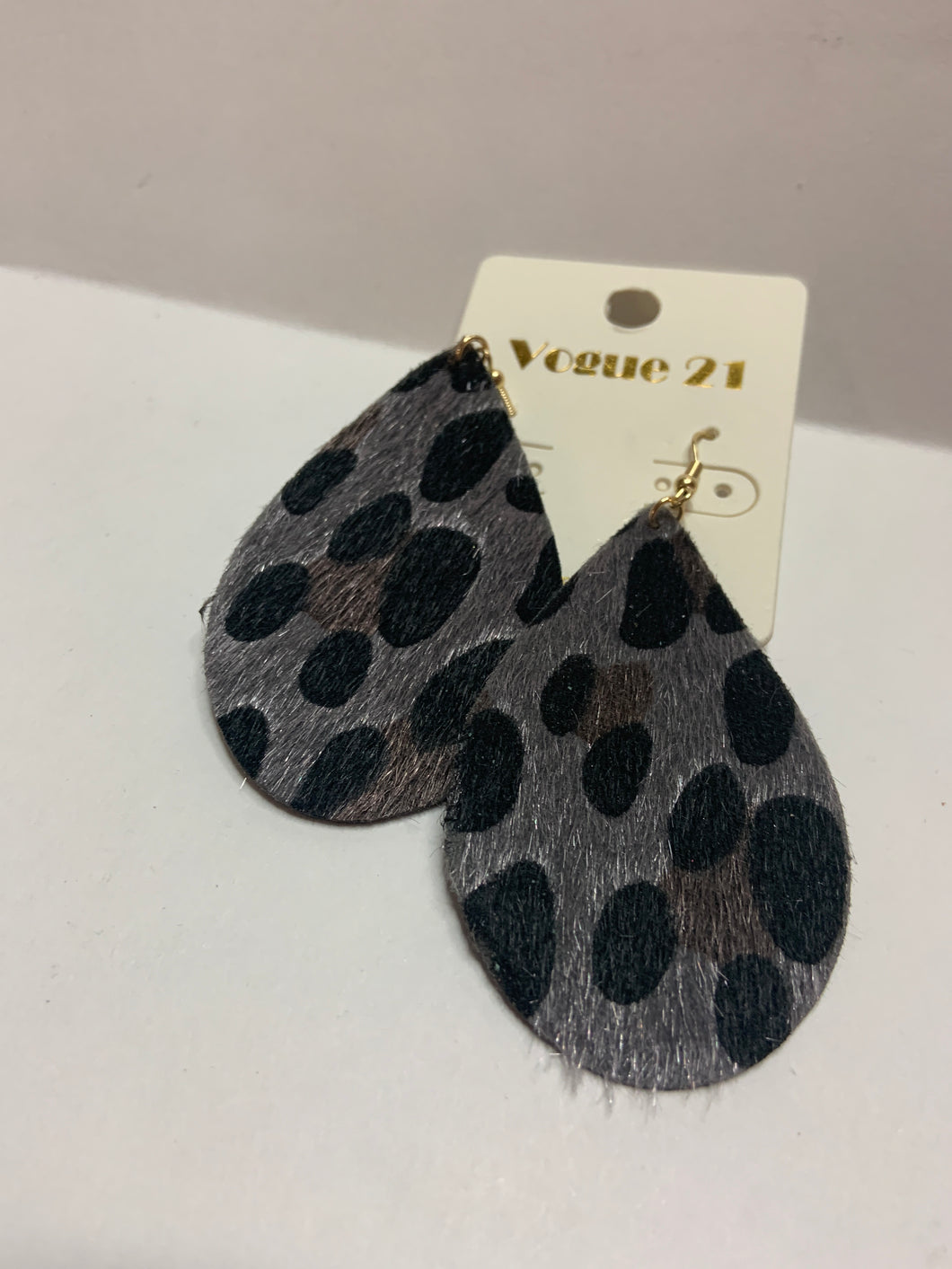 Snow cheetah teardrop earrings 890