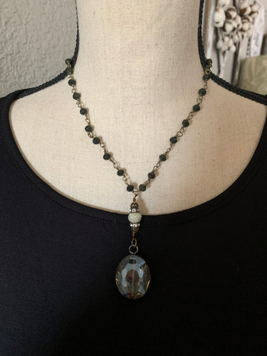 Gorgeous pendant necklace