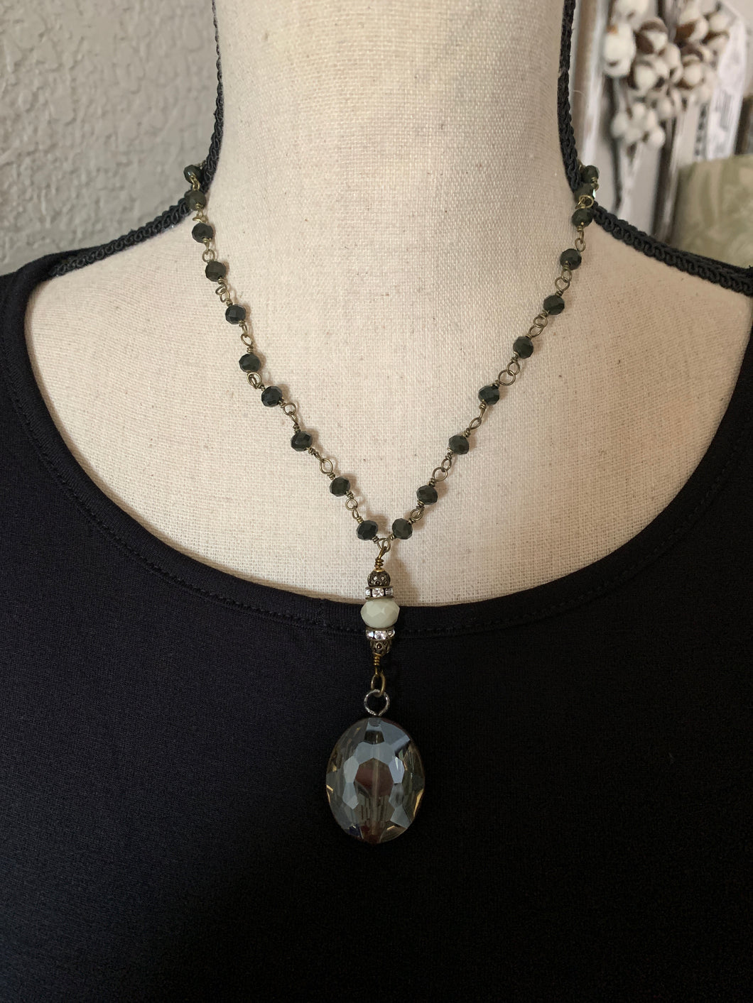 Gorgeous pendant necklace