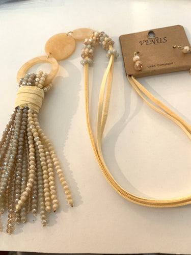 Necklace tassel cream