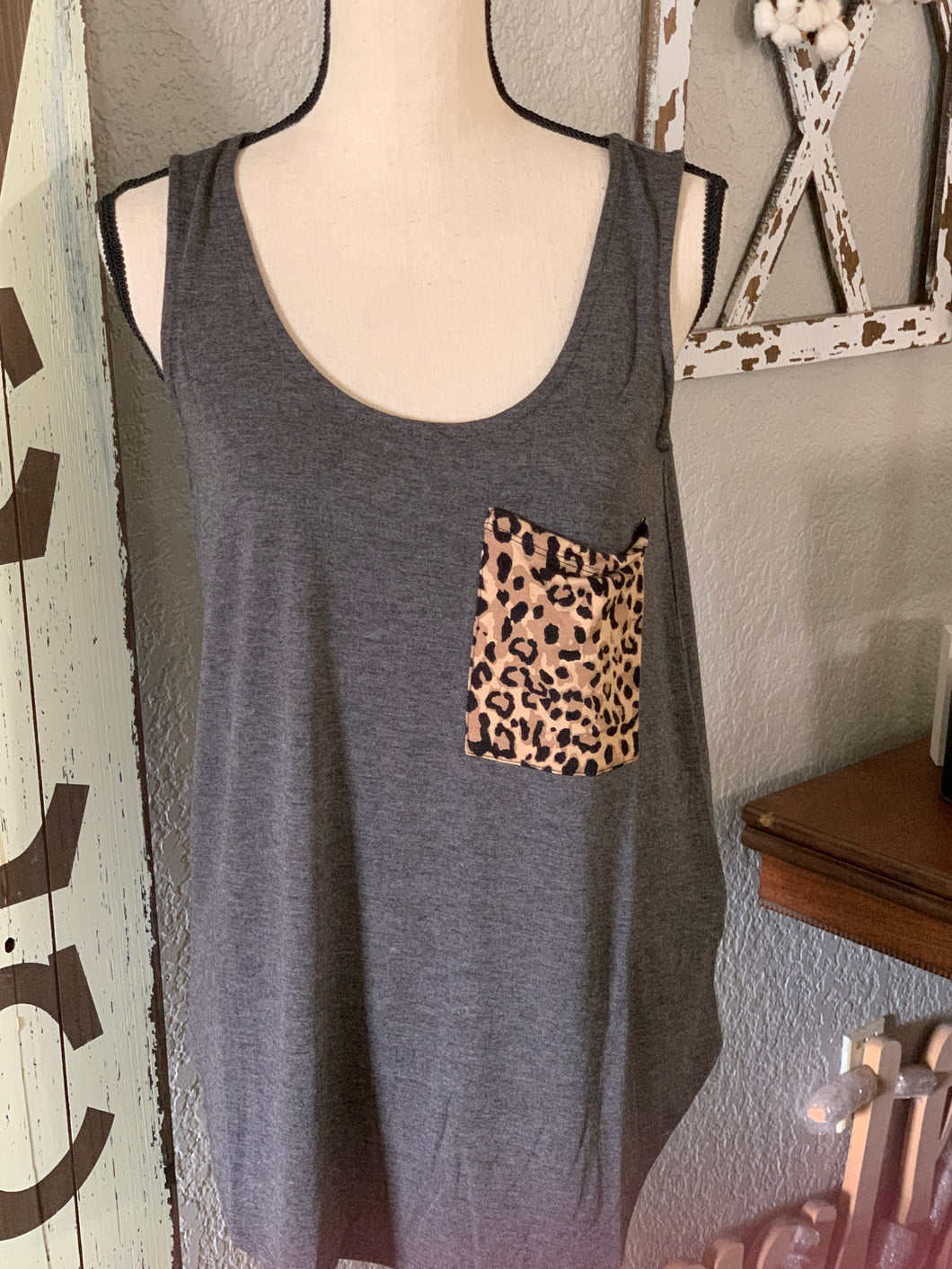 Heather gray leopard pocket tank