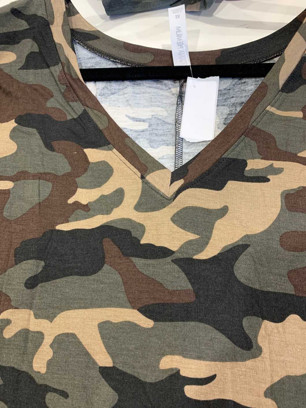 Top Camo short sleeve v-neck