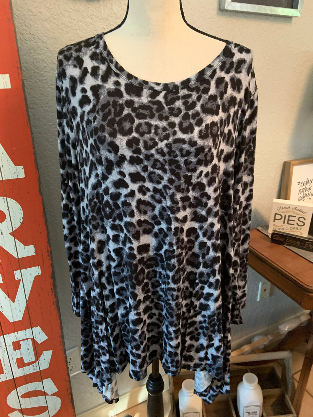 Snow cheetah shark bite top