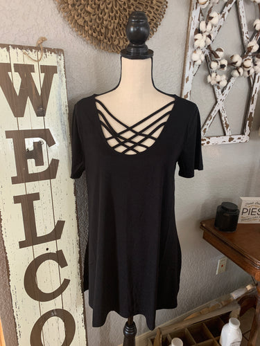 Black crisscross short sleeve top